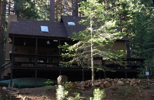 Long Barn Cabin | Premier Grizzly Bear Lodge near Dodge Ridge Ski Area