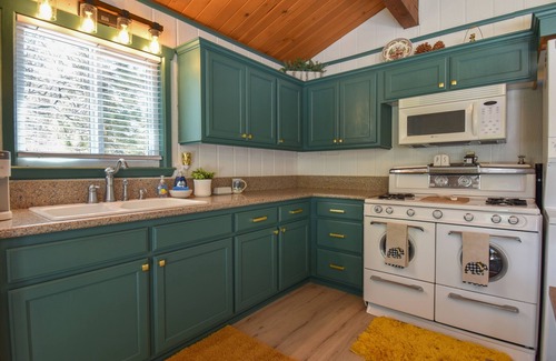 Green Valley Lake Cabin | Grizzly Cabin: Lake Views & Trails Await You!