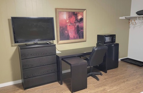 Swan Hills Hotel | Perfect Retreat at Grizzly Motel - 10/10 Guest Rated Stay