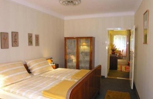 Hietzing Apartment | Family-Friendly Retreat in Unter Sankt Veit with Garden