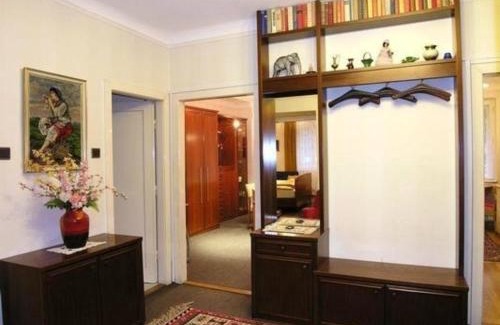Hietzing Apartment | Family-Friendly Retreat in Unter Sankt Veit with Garden