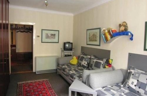 Hietzing Apartment | Family-Friendly Retreat in Unter Sankt Veit with Garden