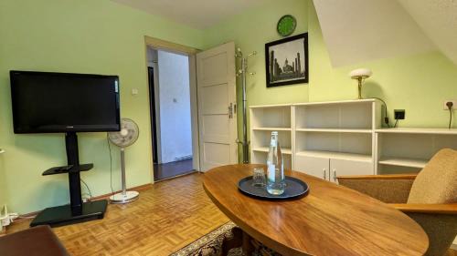 Cottbus Apartment | Inviting Vacation Apartment with Garden in Cottbus