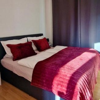 Daberstedt Apartment | Comfortable 4-Bedroom Apartment near City Park with Terrace