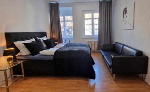 Daberstedt Apartment | Comfortable 4-Bedroom Apartment near City Park with Terrace