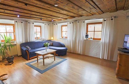 Hottingen Apartment | Family-Friendly FeWo with Kitchen & Breakfast Included