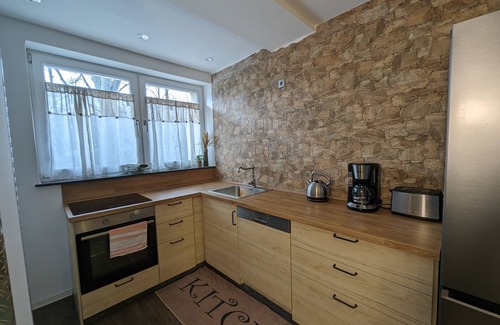 Marienfelde Apartment | Spacious 5-Bedroom Retreat with Spa and Hot Tub Access