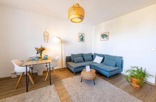 Jena-Nord Apartment | Contemporary 2-Bedroom Apartment with Balcony & Netflix