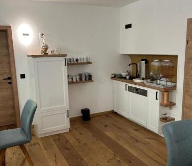 Sankt Paul im Levanttal Apartment | Cozy Double Room with Bathroom - Family and Pet Friendly