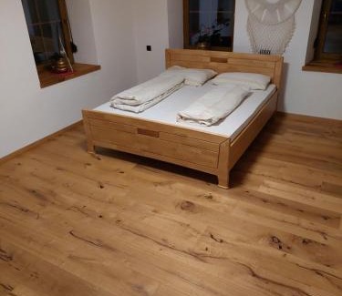 Sankt Paul im Levanttal Apartment | Cozy Double Room with Bathroom - Family and Pet Friendly