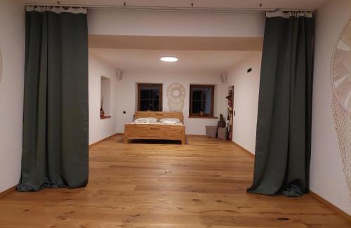 Sankt Paul im Levanttal Apartment | Cozy Double Room with Bathroom - Family and Pet Friendly