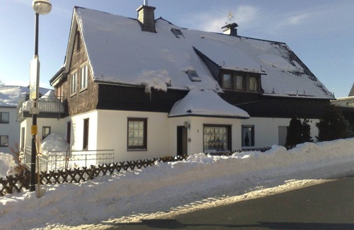 Altastenberg House | Inviting Detached House with Sauna, Steps from Ski Lifts