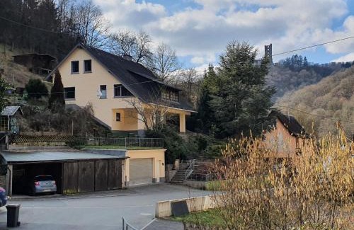 Sauerthal Villa | Inviting Großes Ferienhaus Sauerburgblick: Pet & Child Friendly
