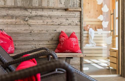 Luson Apartment | Family-Friendly Getaway at Grossplonerhof with Hot Tub