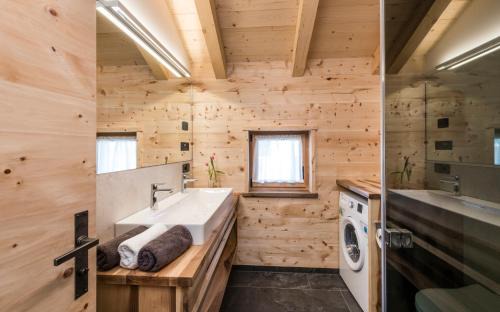 Luson Apartment | Family-Friendly Getaway at Grossplonerhof with Hot Tub