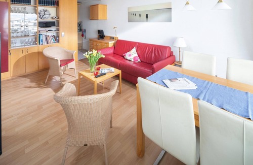 Norderney Apartment | Beautiful Oceanfront Retreat with Balcony and Terrace