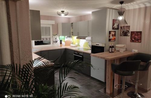Lauta Apartment | Cozy Retreat by the Forest Edge with Ocean View & Breakfast