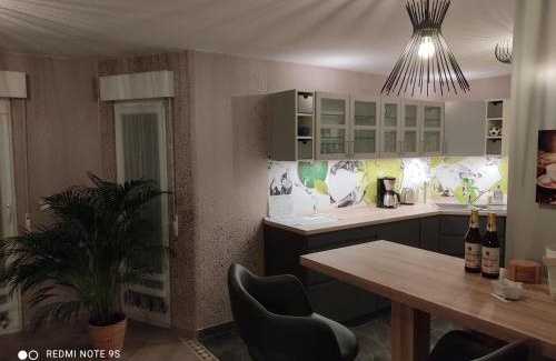 Lauta Apartment | Cozy Retreat by the Forest Edge with Ocean View & Breakfast