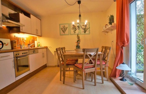 Sahlenburg Apartment | Spacious Family-Friendly Retreat with Ocean Views - Haus Wexler