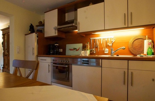 Sahlenburg Apartment | Spacious Family-Friendly Retreat with Ocean Views - Haus Wexler