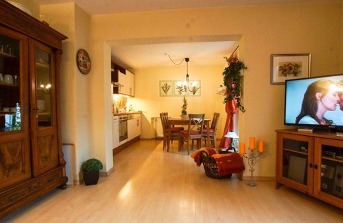 Sahlenburg Apartment | Spacious Family-Friendly Retreat with Ocean Views - Haus Wexler