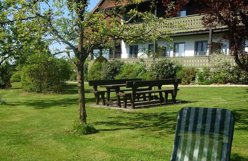 Bad Birnbach Apartment | Cozy Non-Smoking Apartment with Breakfast and Family Amenities