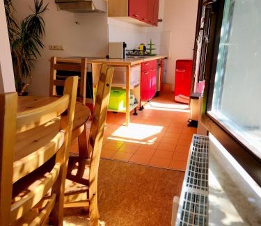 Schleußig Apartment | Großzügige Wohnung in Leipzig-Schleußig mit Balkon und Südgartenblick
