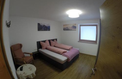 Hollenzen Apartment | Accessible Apartment Georg in Mayrhofen - Guest Rated 10/10