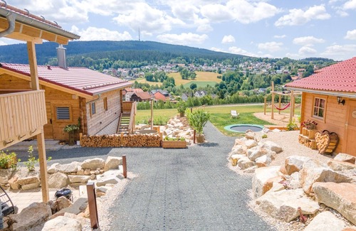 Bischofsgruen Apartment | Spacious Chalet with Balcony and Family-Friendly Amenities