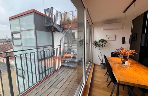 Penzing Apartment | Spacious Loft with AC and Rooftop Terrace - 4 Star Stay!