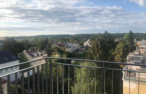 Penzing Apartment | Spacious Loft with AC and Rooftop Terrace - 4 Star Stay!