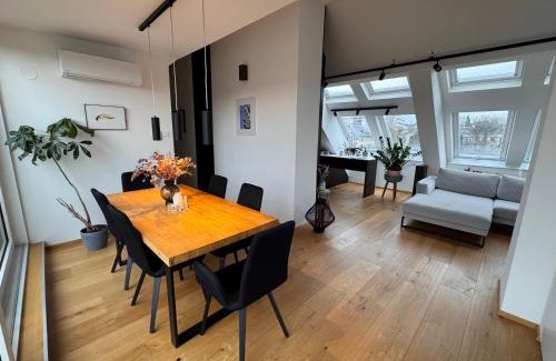 Penzing Apartment | Spacious Loft with AC and Rooftop Terrace - 4 Star Stay!
