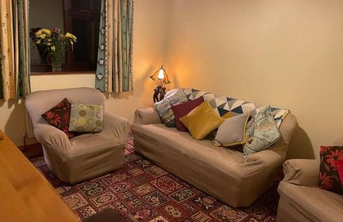 Fivemilebourne House | Grogagh Hill Cottage: Child-Friendly Retreat with 9.5 Rating