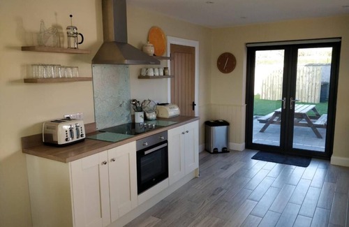 Castlewellan Cottage | Relax at Gromoth Mountain View Cottage with Hot Tub & Spa