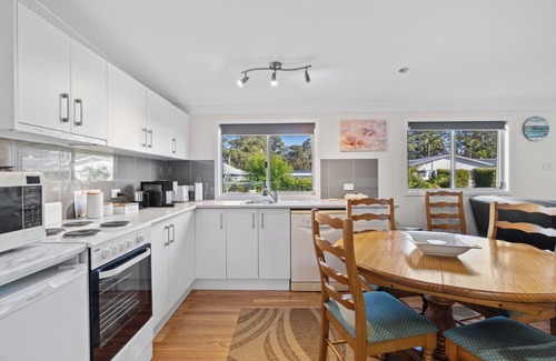 St. Georges Basin House | Waterfront GRon: Perfect for Water Sports & Relaxation