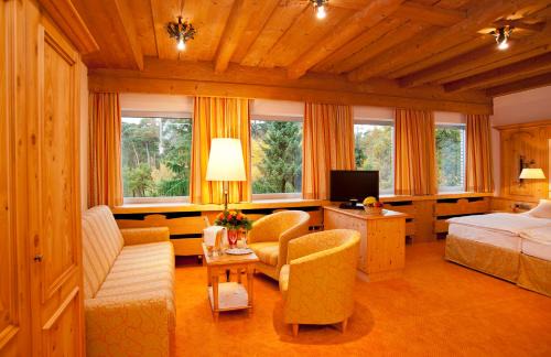 Bergisch Gladbach Hotel | Discover Gronauer Tannenhof: Family-Friendly Retreat