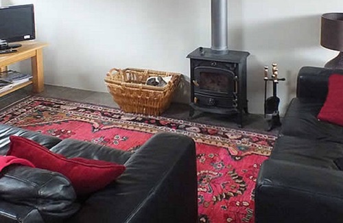St Wenn House | Grooms Cottage: Pet-Friendly Retreat for Family Getaways