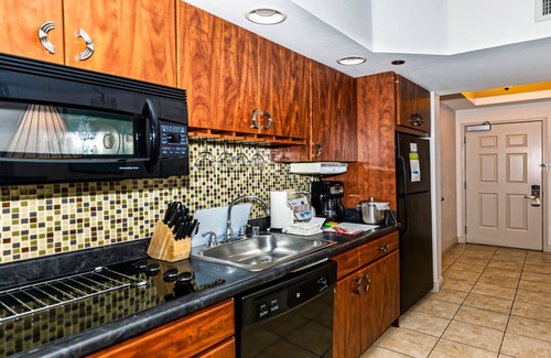 Las Vegas Condo | Experience Groovy Club 36: Ideal Location with Spa & Pool