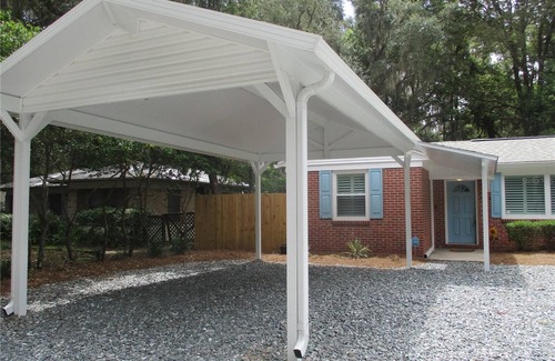 Gainesville House | Groovy Gator Grotto - Walk to the Stadium