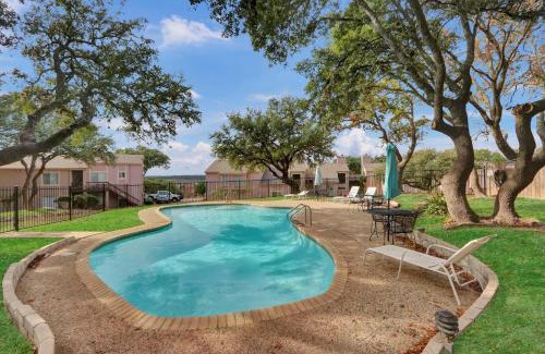 Canyon Lake House | Experience a Groovy Getaway at Our 4-Star Retreat