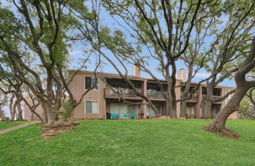 Canyon Lake House | Experience a Groovy Getaway at Our 4-Star Retreat