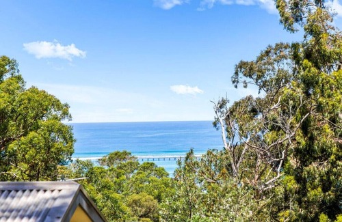 Lorne House | Pet Friendly Groovy Lorne Ocean View Log House Retreat