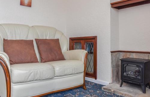 Great Fryup Dale House | Grosmont Apartment: Family and Pet-Friendly Retreat
