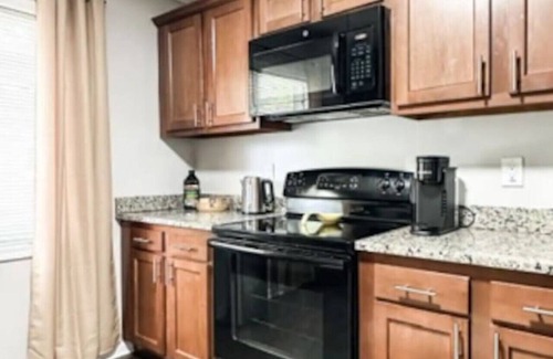 Grosse Pointe Apartment | Grosse Pointe Retreat | 3BR, Sleeps 8 & Relaxing