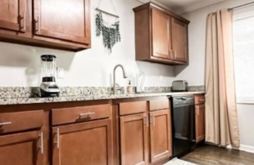 Grosse Pointe Apartment | Grosse Pointe Retreat | 3BR, Sleeps 8 & Relaxing