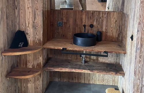 Sent House | Alpine-Style Apartment for Two with Beautiful Views & Breakfast