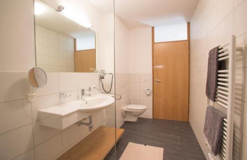 Matrei in Osttirol Apartment | Experience Grossglockner Alpin Lodge with Pool and Ocean View