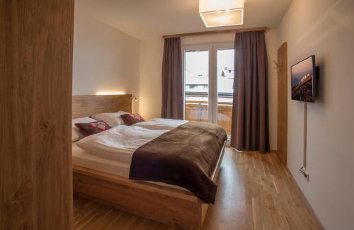 Matrei in Osttirol Apartment | Experience Grossglockner Alpin Lodge with Pool and Ocean View