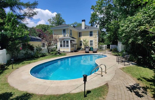 Groton House | Groton Bay: Pet-Friendly Retreat with Heated Pool Access