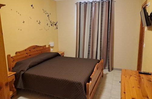 Scanno Hotel | Cozy Grotta dei Colombi: Pet & Child-Friendly Retreat